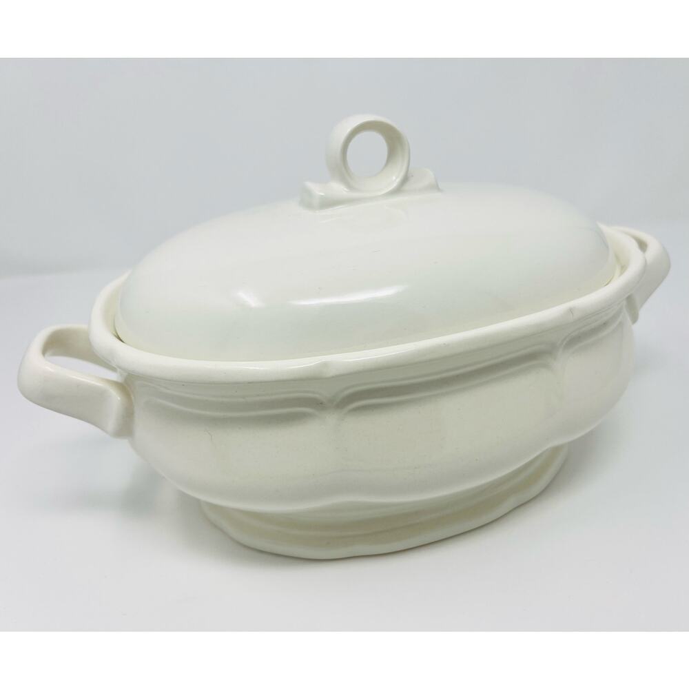 French Countryside by Mikasa 2.5 Quart Oval Covered Casserole All White Scallop
